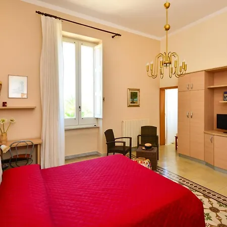 Balcone Su 3* אוטרנטו